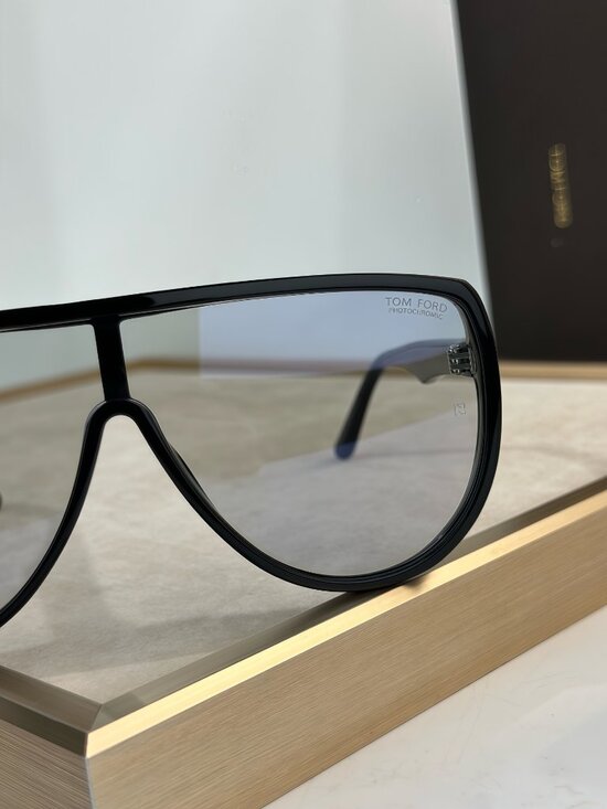 TOM FORD - Black Frame with Gray Lenses - Full-Bridge Sunglasses main image 5